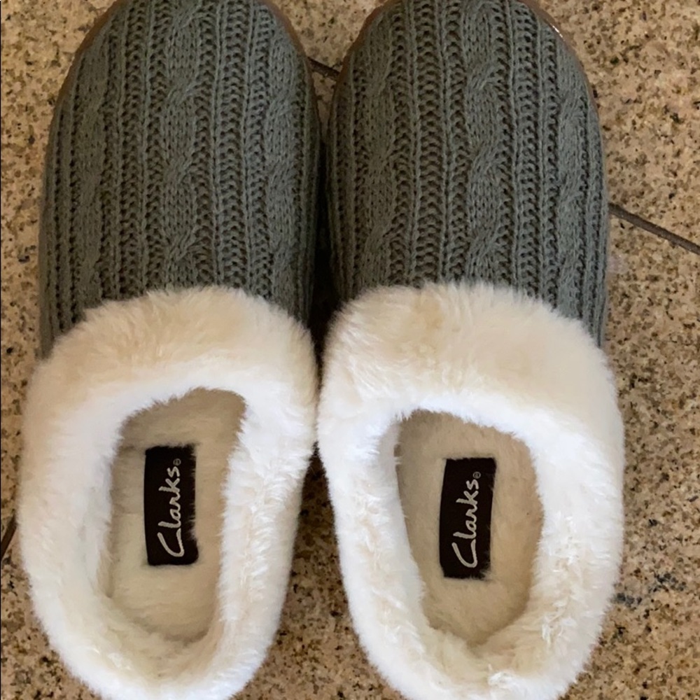 Sold Women’s Clarks slippers